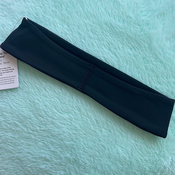 NWT Lululemon Fly Away Tamer Headband - Picture 9 of 11